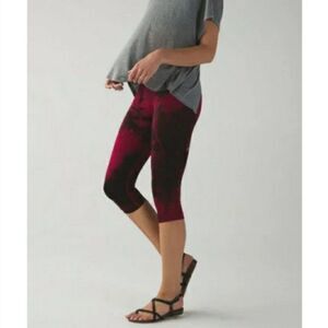 Lululemon In The Flow Crop II in wineberry/bordeaux drama tie dye